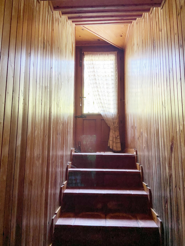 (Per INFO 388 892 0530) A Cornuda, in posizione centrale, proponiamo in vendita immobile di prest...