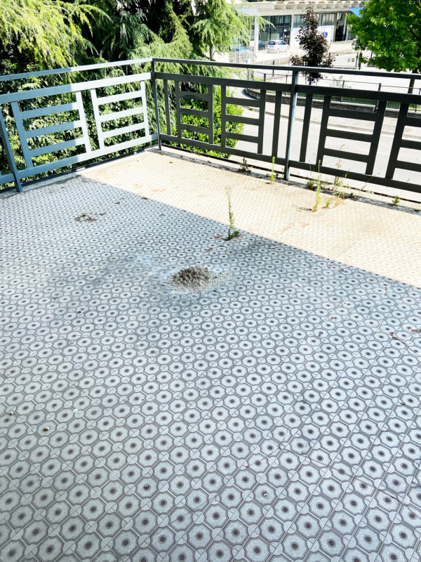 (Per INFO 388 892 0530) A Cornuda, in posizione centrale, proponiamo in vendita immobile di prest...