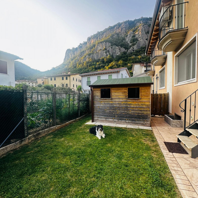 LUMIGNANO: AFFASCINANTE ED ELEGANTE BIFAMILIARE CON 3 CAMERE, CIRCONDATA DALLE COLLINE DI LUMIGNA...
