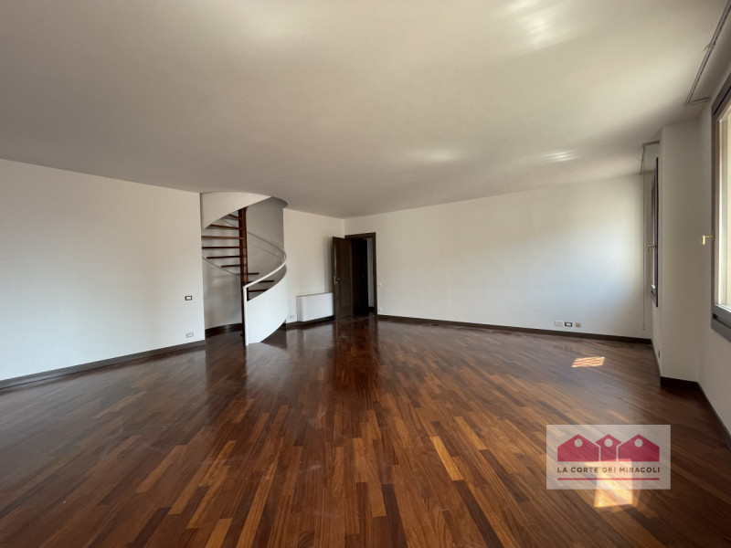 Vicenza Affitto Appartamento più di 5 locali