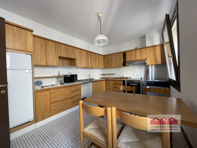 DISPONIBILE DA MAGGIO 2026 - CENTRO STORICO: TRICAMERE DUPLEX ALL' ULTIMO PIANO CON ASCENSORE. CA...