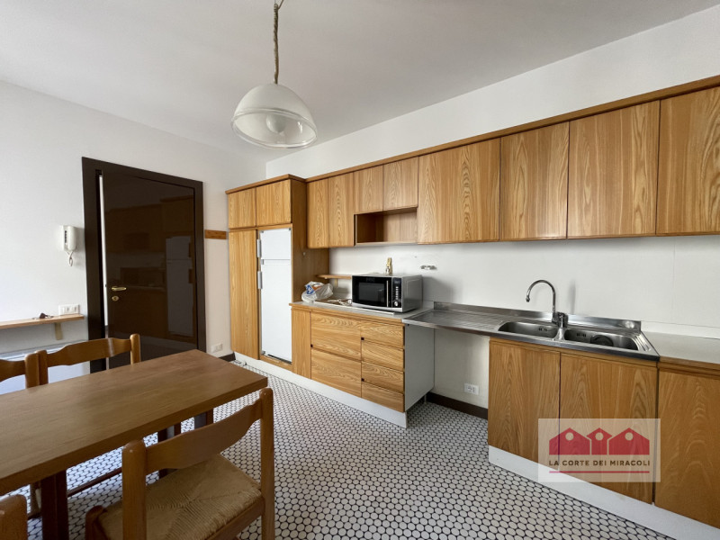 DISPONIBILE DA MAGGIO 2026 - CENTRO STORICO: TRICAMERE DUPLEX ALL' ULTIMO PIANO CON ASCENSORE. CA...