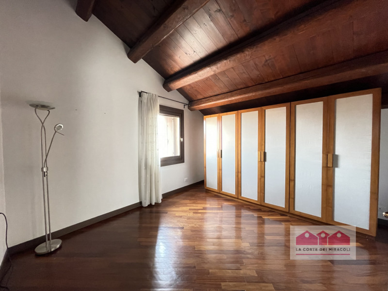 DISPONIBILE DA MAGGIO 2026 - CENTRO STORICO: TRICAMERE DUPLEX ALL' ULTIMO PIANO CON ASCENSORE. CA...