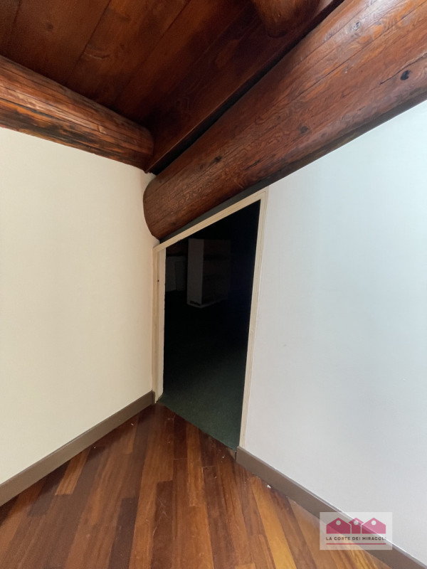 DISPONIBILE DA MAGGIO 2026 - CENTRO STORICO: TRICAMERE DUPLEX ALL' ULTIMO PIANO CON ASCENSORE. CA...