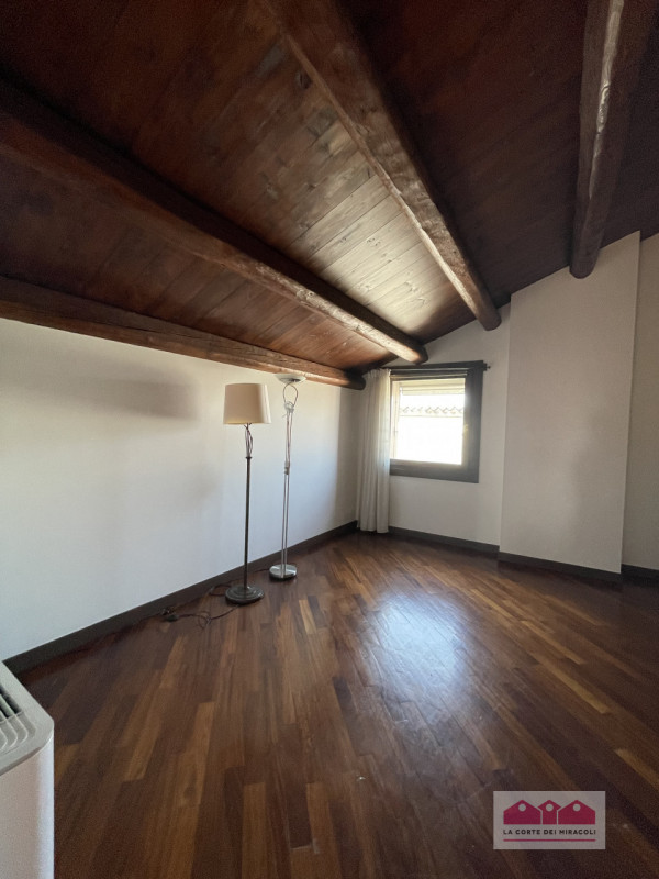 DISPONIBILE DA MAGGIO 2026 - CENTRO STORICO: TRICAMERE DUPLEX ALL' ULTIMO PIANO CON ASCENSORE. CA...