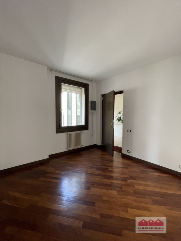 DISPONIBILE DA MAGGIO 2026 - CENTRO STORICO: TRICAMERE DUPLEX ALL' ULTIMO PIANO CON ASCENSORE. CA...