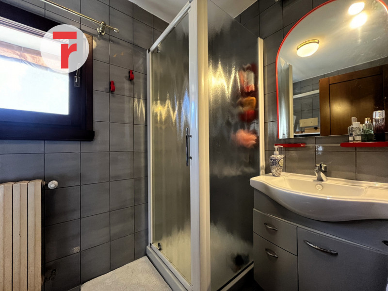 Ci troviamo nel Comune di Limena, in zona periferica verdeggiante a pochi passi dal centro paese;...