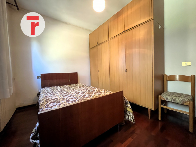 Ci troviamo nel Comune di Limena, in zona periferica verdeggiante a pochi passi dal centro paese;...