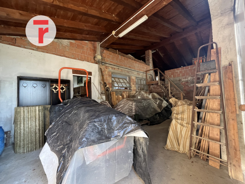 Ci troviamo nel Comune di Limena, in zona periferica verdeggiante a pochi passi dal centro paese;...