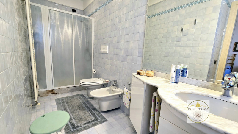 Rif. S399 – In uno dei quartieri residenziali più tranquilli del suggestivo paese collinare di Ba...