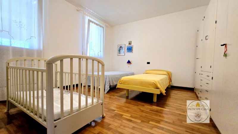 Rif. S399 – In uno dei quartieri residenziali più tranquilli del suggestivo paese collinare di Ba...