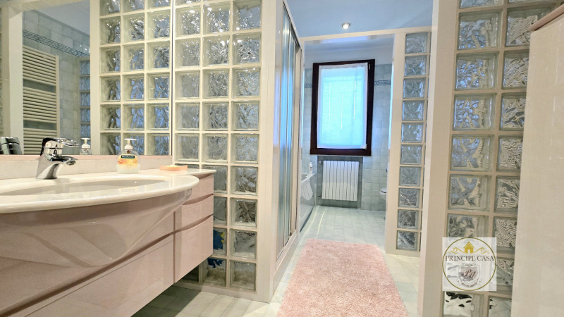 Rif. S399 – In uno dei quartieri residenziali più tranquilli del suggestivo paese collinare di Ba...