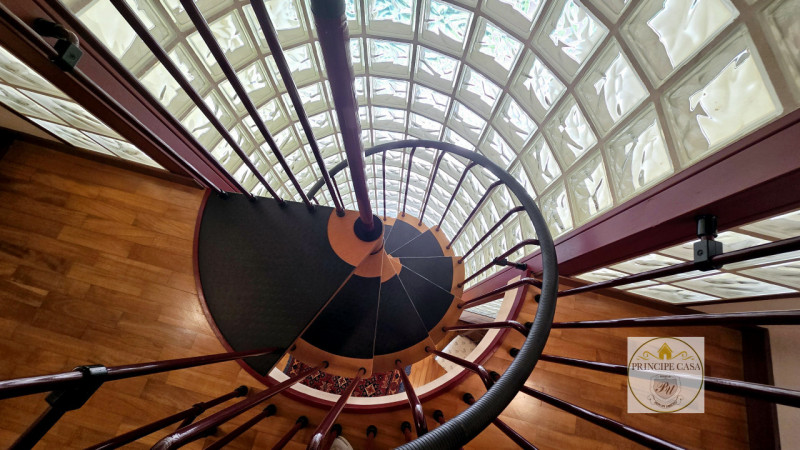 Rif. S399 – In uno dei quartieri residenziali più tranquilli del suggestivo paese collinare di Ba...