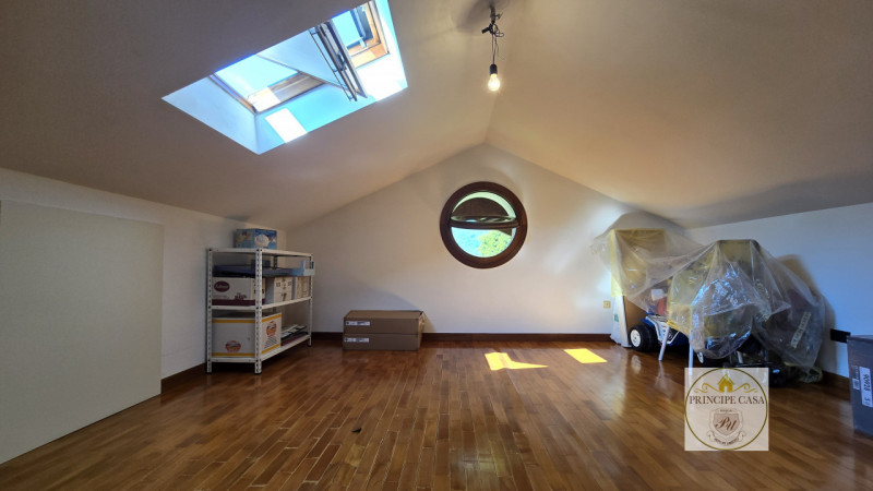 Rif. S399 – In uno dei quartieri residenziali più tranquilli del suggestivo paese collinare di Ba...