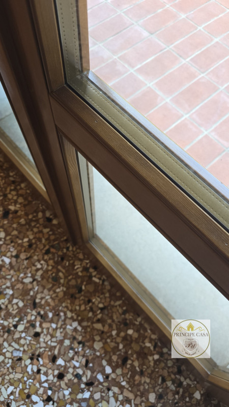 Rif. S399 – In uno dei quartieri residenziali più tranquilli del suggestivo paese collinare di Ba...