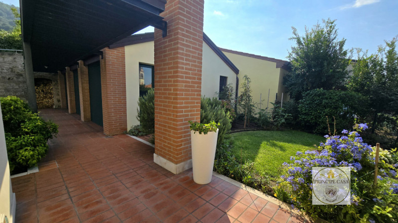 Rif. S399 – In uno dei quartieri residenziali più tranquilli del suggestivo paese collinare di Ba...