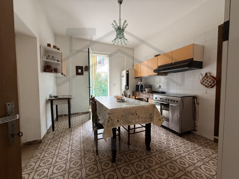 MONTEGROTTO TERME - Casa singola nel cuore della città termale, sviluppata su due livelli fuori t...