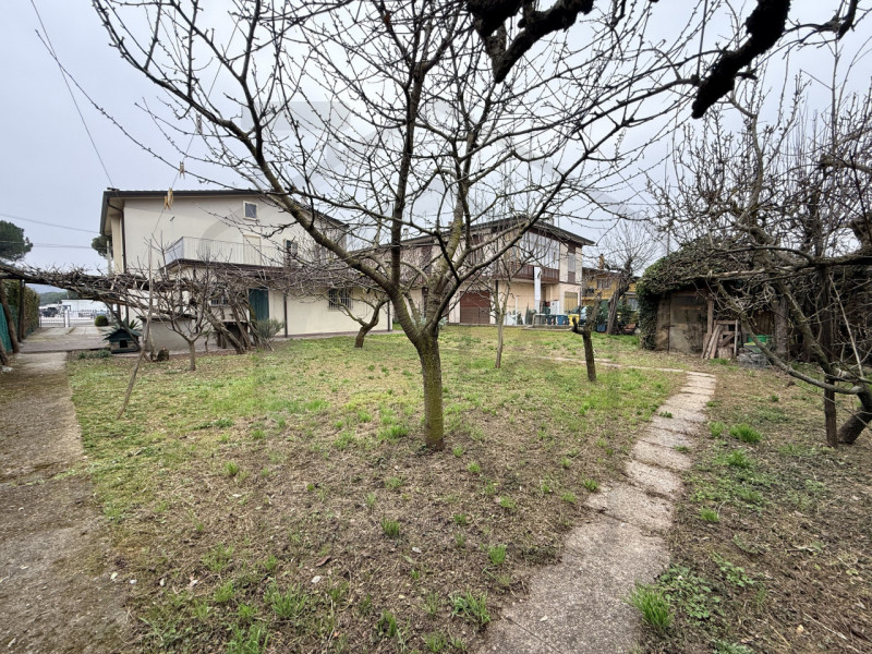 MONTEGROTTO TERME - Casa singola nel cuore della città termale, sviluppata su due livelli fuori t...