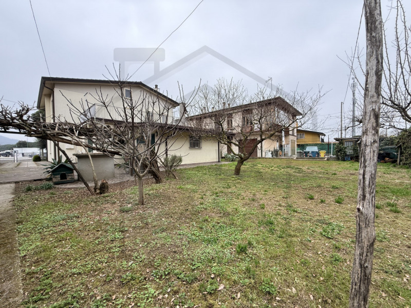 MONTEGROTTO TERME - Casa singola nel cuore della città termale, sviluppata su due livelli fuori t...