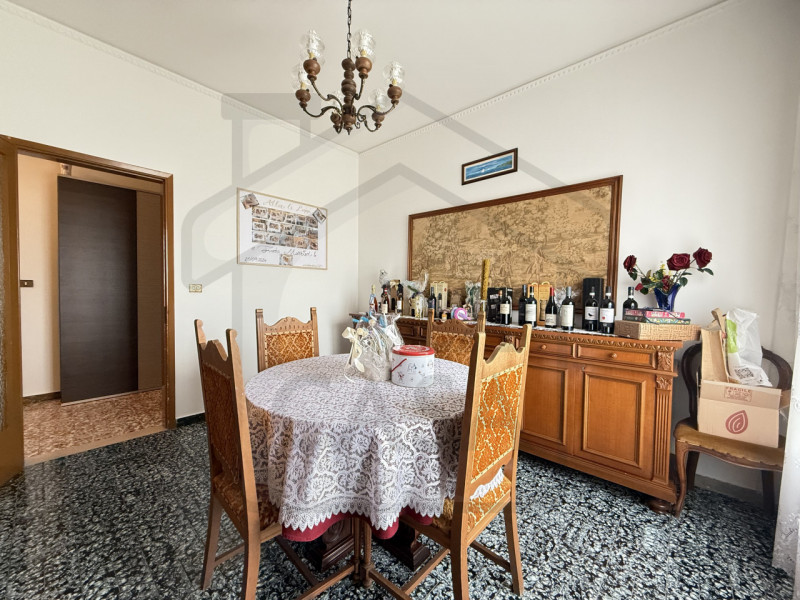 MONTEGROTTO TERME - Spazioso appartamento in centro cittadino al secondo e ultimo piano, su palaz...