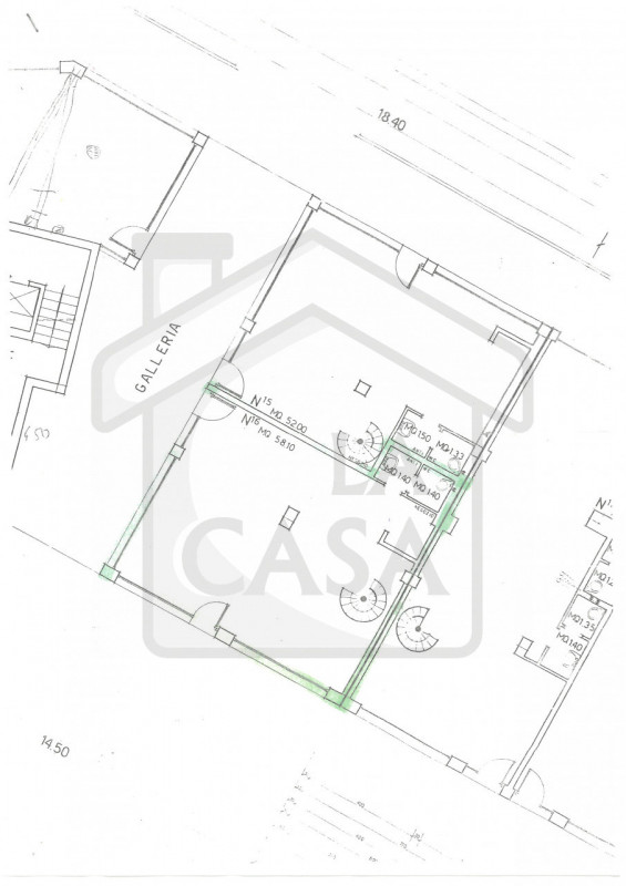 Eclusivo spazio commerciale, con una superficie di 90 mq, l'immobile si distingue per la sua posi...