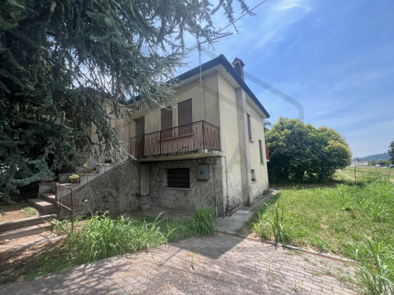 MONTEGROTTO TERME - In località Mezzavia, a breve distanza dal centro di Montegrotto Terme, propo...