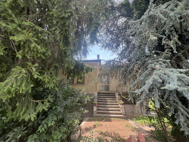 MONTEGROTTO TERME - In località Mezzavia, a breve distanza dal centro di Montegrotto Terme, propo...