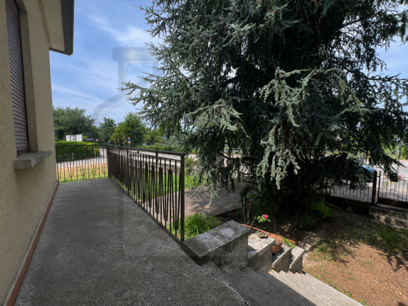 MONTEGROTTO TERME - In località Mezzavia, a breve distanza dal centro di Montegrotto Terme, propo...