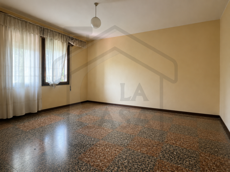 MONTEGROTTO TERME - In località Mezzavia, a breve distanza dal centro di Montegrotto Terme, propo...