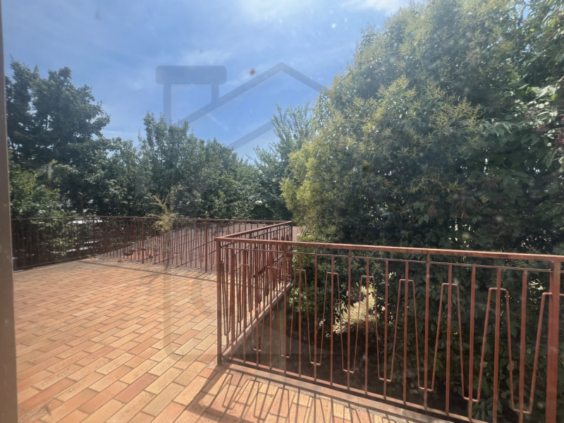 MONTEGROTTO TERME - In località Mezzavia, a breve distanza dal centro di Montegrotto Terme, propo...