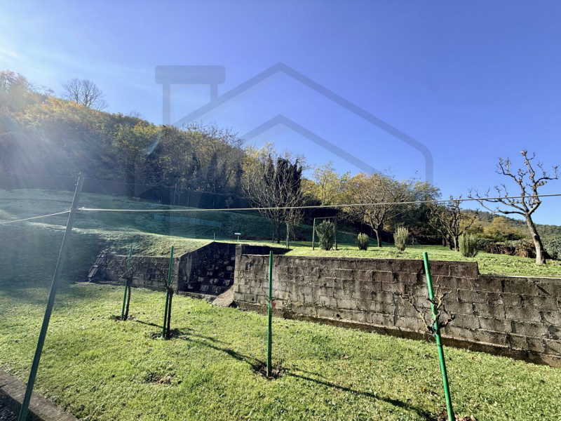 MONTEGROTTO TERME - In una splendida zona verde di Montegrotto Terme, precisamente nella tranquil...