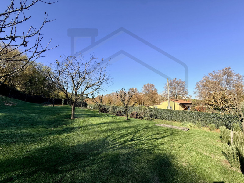 MONTEGROTTO TERME - In una splendida zona verde di Montegrotto Terme, precisamente nella tranquil...