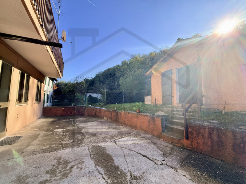 MONTEGROTTO TERME - In una splendida zona verde di Montegrotto Terme, precisamente nella tranquil...