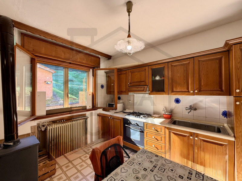 MONTEGROTTO TERME - In una splendida zona verde di Montegrotto Terme, precisamente nella tranquil...