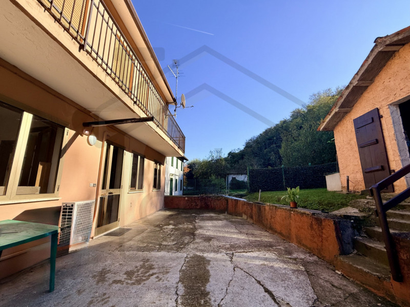 MONTEGROTTO TERME - In una splendida zona verde di Montegrotto Terme, precisamente nella tranquil...