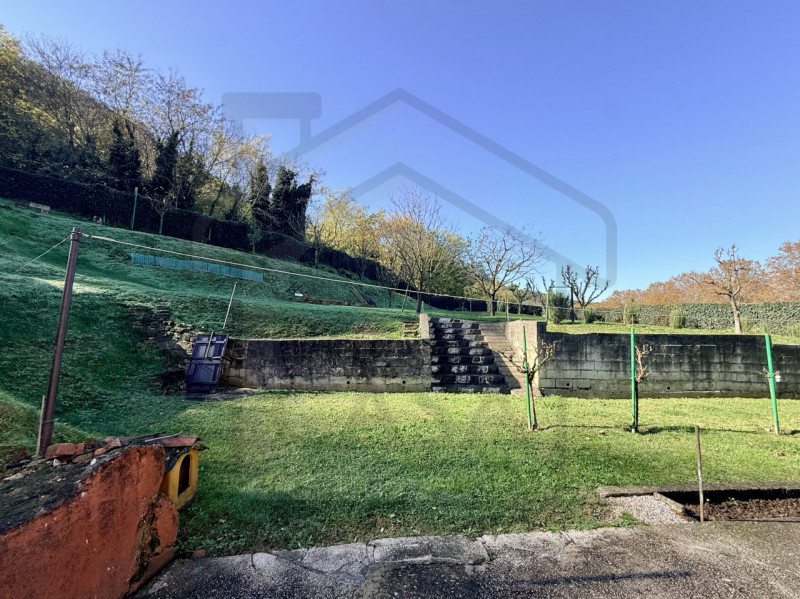 MONTEGROTTO TERME - In una splendida zona verde di Montegrotto Terme, precisamente nella tranquil...