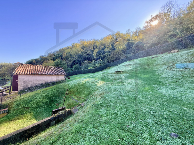 MONTEGROTTO TERME - In una splendida zona verde di Montegrotto Terme, precisamente nella tranquil...