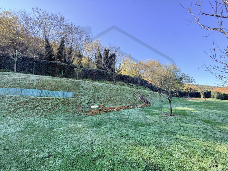 MONTEGROTTO TERME - In una splendida zona verde di Montegrotto Terme, precisamente nella tranquil...