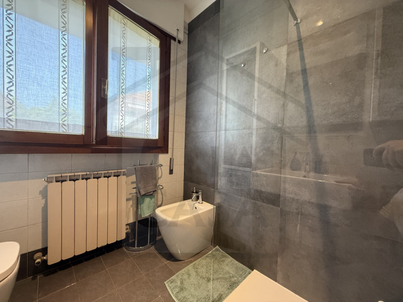 MONTEGROTTO TERME - Scopri questo incantevole appartamento trilocale situato nel cuore della citt...