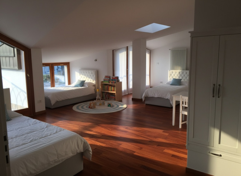 All'interno di una signorile palazzina, proponiamo un ampio appartamento duplex al secondo piano,...