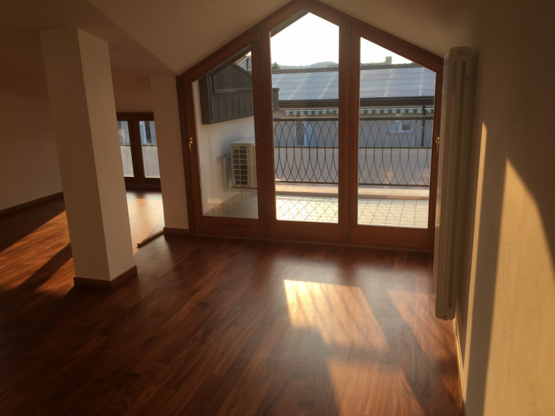 All'interno di una signorile palazzina, proponiamo un ampio appartamento duplex al secondo piano,...