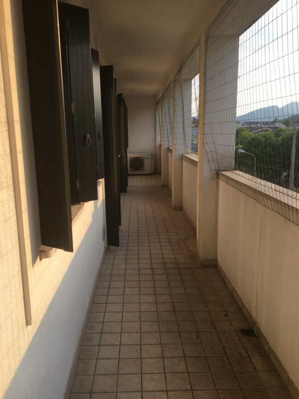 All'interno di una signorile palazzina, proponiamo un ampio appartamento duplex al secondo piano,...