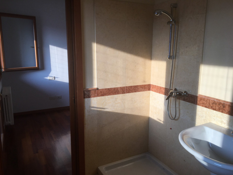 All'interno di una signorile palazzina, proponiamo un ampio appartamento duplex al secondo piano,...