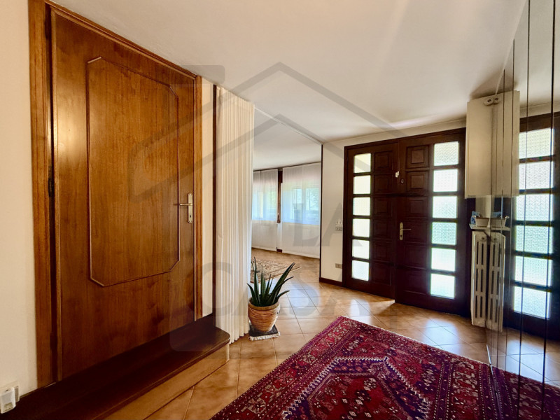 ABANO TERME - In uno dei quartieri più verdi e prestigiosi di Abano Terme, immersa nella quiete e...