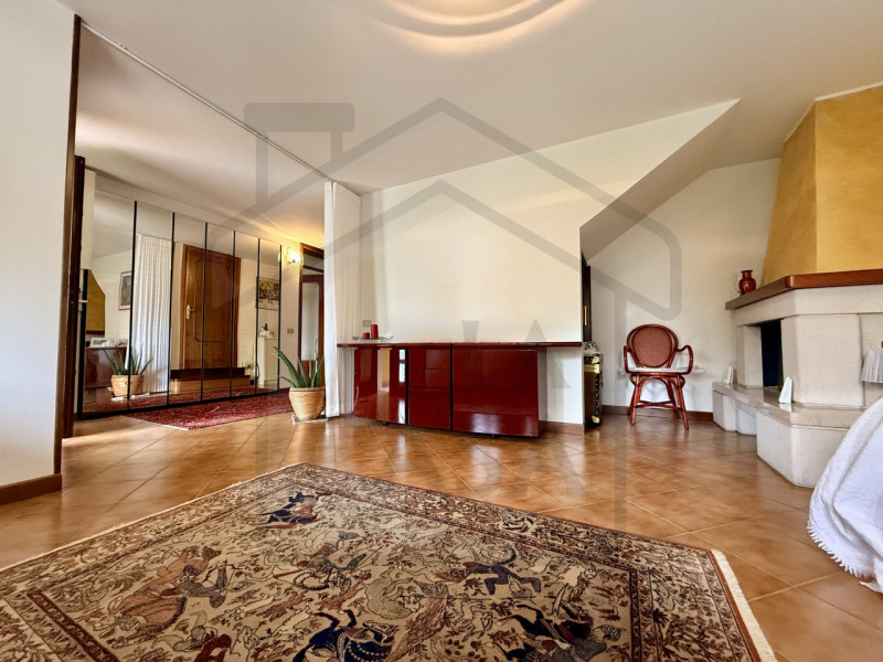 ABANO TERME - In uno dei quartieri più verdi e prestigiosi di Abano Terme, immersa nella quiete e...