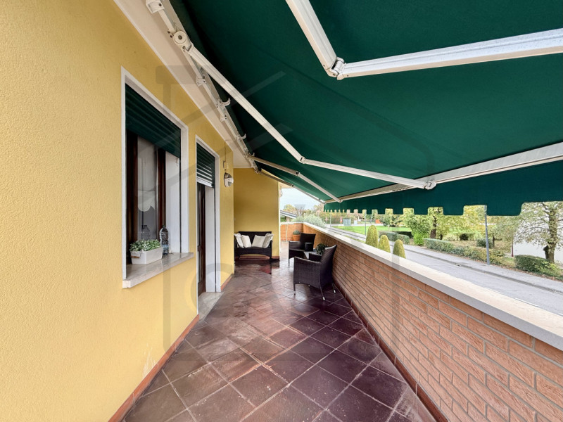 ABANO TERME - In uno dei quartieri più verdi e prestigiosi di Abano Terme, immersa nella quiete e...