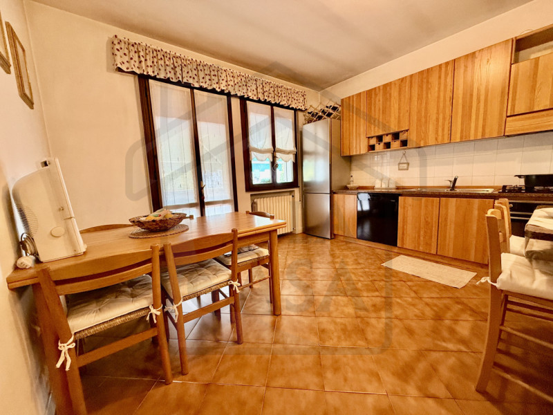 ABANO TERME - In uno dei quartieri più verdi e prestigiosi di Abano Terme, immersa nella quiete e...