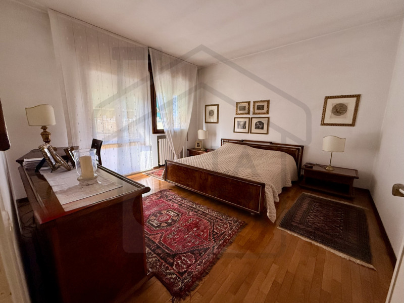 ABANO TERME - In uno dei quartieri più verdi e prestigiosi di Abano Terme, immersa nella quiete e...