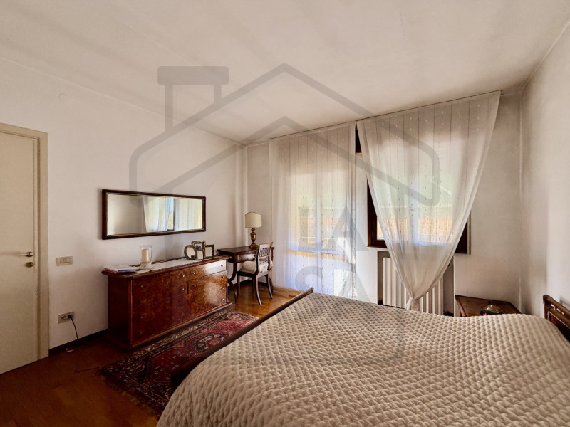 ABANO TERME - In uno dei quartieri più verdi e prestigiosi di Abano Terme, immersa nella quiete e...