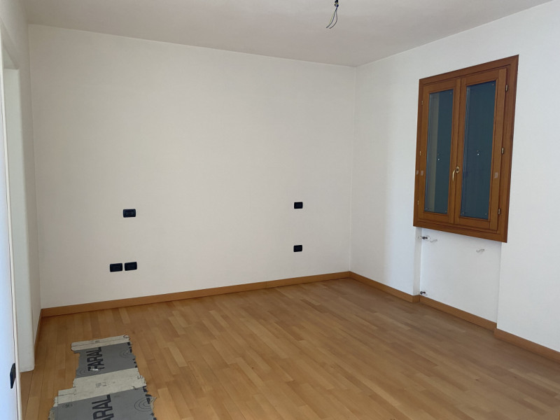 loc.lità Santa Margherita D'Adige porzione di casa di testa dai spazi ben distribuiti, ingresso s...